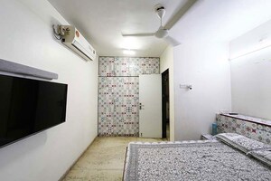 Bedroom in 4 BHK Apartment at Ellis Bridge – for Sale