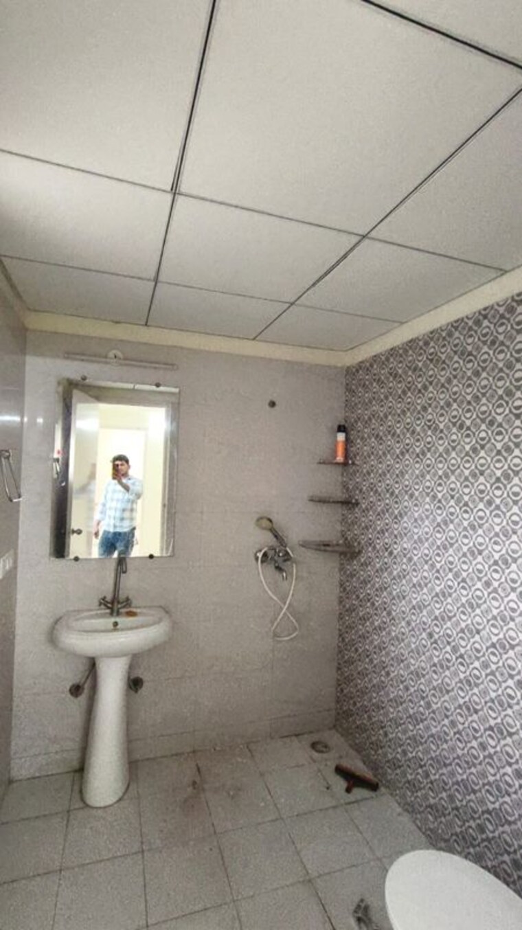 Bathroom, gaur-city-7th-avenue 3 Bedroom 1450 Sq.Ft. Apartment In Sector 4 Greater Noida Greater Noida 10505608