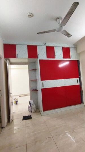 Furnished Amenities in 3 BHK Apartment at Gaur City 7th Avenue, Sector 4 Greater Noida – for Rent