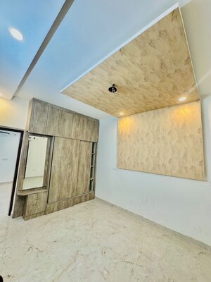 Room in 3 BHK Apartment at Sector 20 – for Sale