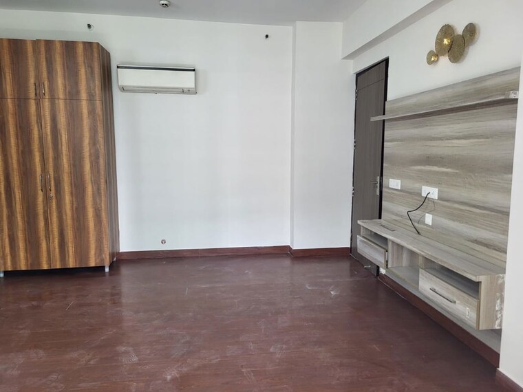 Room, arun vihar 4 Bedroom 450 Sq.Mt. Villa In Arun Vihar Noida 10505649