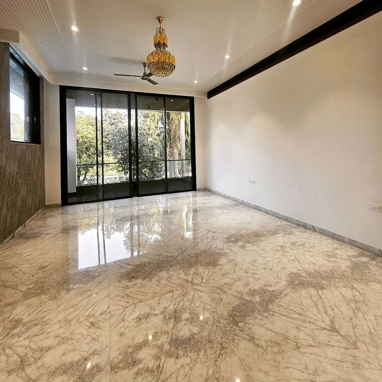 Room, sector 23 4 Bedroom 270 Sq.Yd. Builder Floor In Sector 23 Gurgaon 10505672