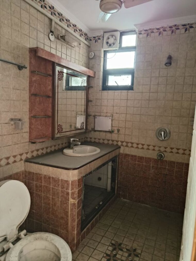 Attached Bathroom, sector 12 dwarka 3 Bedroom 1580 Sq.Ft. Apartment In Sector 12 Dwarka Delhi 10505669