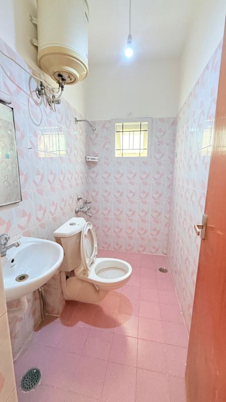 Bathroom, alpine-homes 2.5 Bedroom 1400 Sq.Ft. Apartment In Kammanahalli Bangalore 10505689