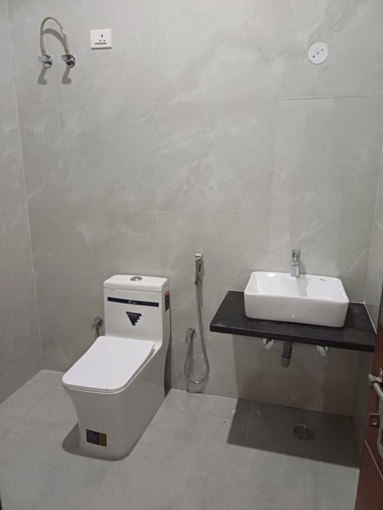 Bathroom, gomti nagar 3.5 Bedroom 4400 Sq.Ft. Villa In Gomti Nagar Lucknow 10505693