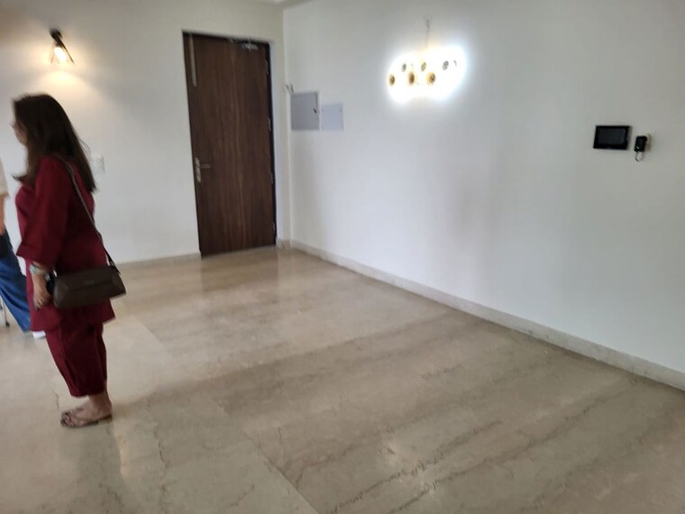 Room, sector 46 6+ Bedroom 450 Sq.Mt. Villa In Sector 46 Noida 10505692