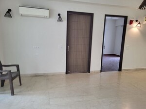 Room in 6+ BHK Villa at Sector 46 – for Rent