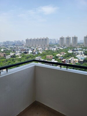 Swimming Pool in 6+ BHK Villa at Sector 46 – for Rent