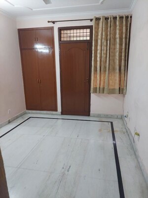 Room in 3 BHK Apartment at Sector 3 Dwarka – for Rent