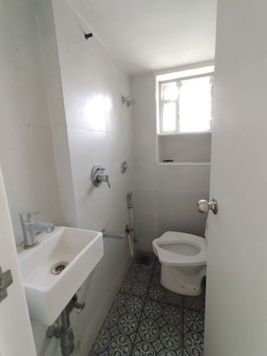 Bathroom in 1 BHK Apartment at Santacruz West – for Rent