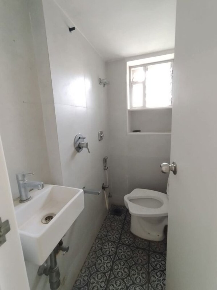 Bathroom, santacruz west 1 Bedroom 525 Sq.Ft. Apartment In Santacruz West Mumbai 10505749
