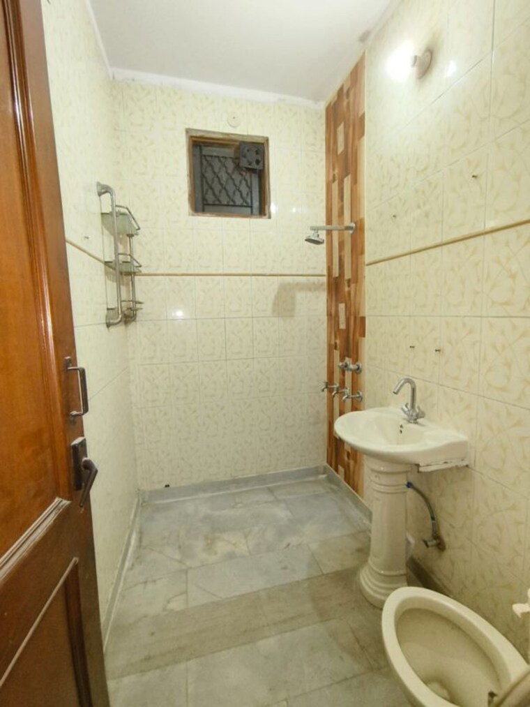 Bathroom, ansal-plaza-gurgaon 3 Bedroom 1250 Sq.Ft. Builder Floor In Palam Vihar Gurgaon 10505763