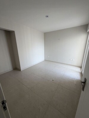 Room in 3 BHK Apartment at Eldeco Live By The Greens, Sector 150 – for Sale