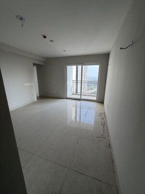 Room in 3 BHK Apartment at Eldeco Live By The Greens, Sector 150 – for Rent