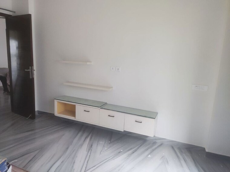 Room, sector 45 2 Bedroom 1200 Sq.Ft. Builder Floor In Sector 45 Gurgaon 10505817