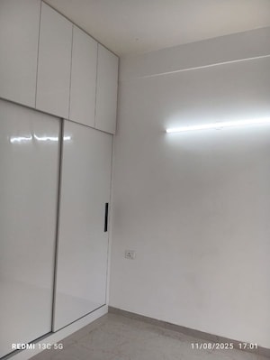 Room in 3 BHK Apartment at Smart World Orchard, Sector 61 – for Rent