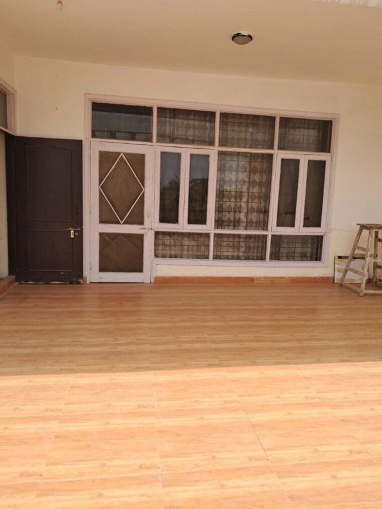 Room, rwa-apartments-sector-50 2 Bedroom 162 Sq.Mt. Builder Floor In Sector 50 Noida 10505858