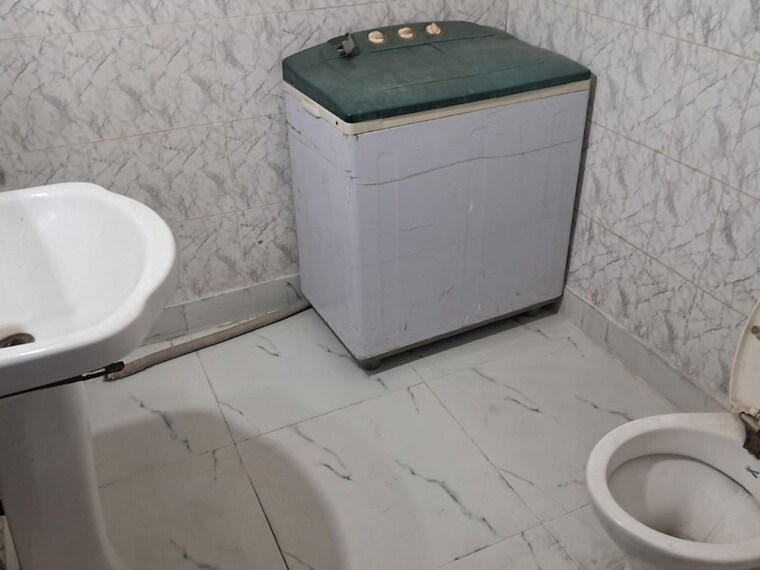 Bathroom, rwa-apartments-sector-50 2 Bedroom 162 Sq.Mt. Builder Floor In Sector 50 Noida 10505858