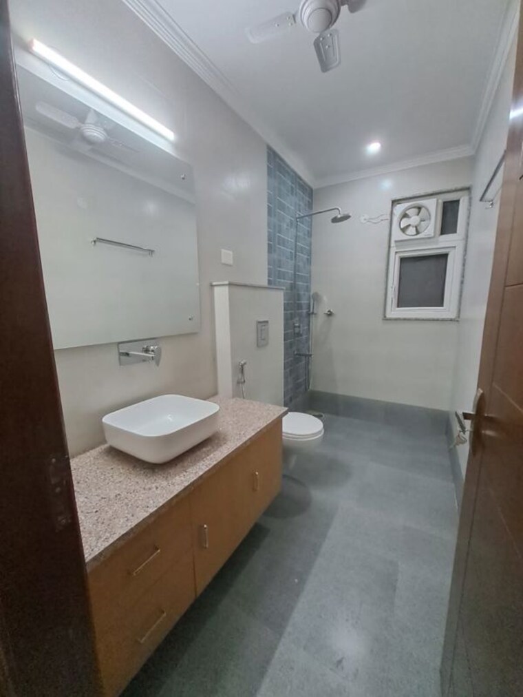 Living Room, chittaranjan park 3 Bedroom 260 Sq.Yd. Builder Floor In Chittaranjan Park Delhi 10505839
