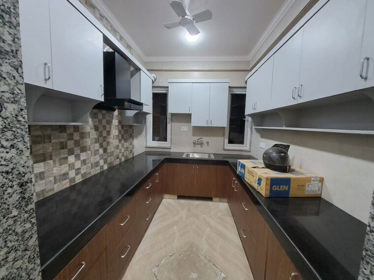 Kitchen, chittaranjan park 3 Bedroom 260 Sq.Yd. Builder Floor In Chittaranjan Park Delhi 10505839