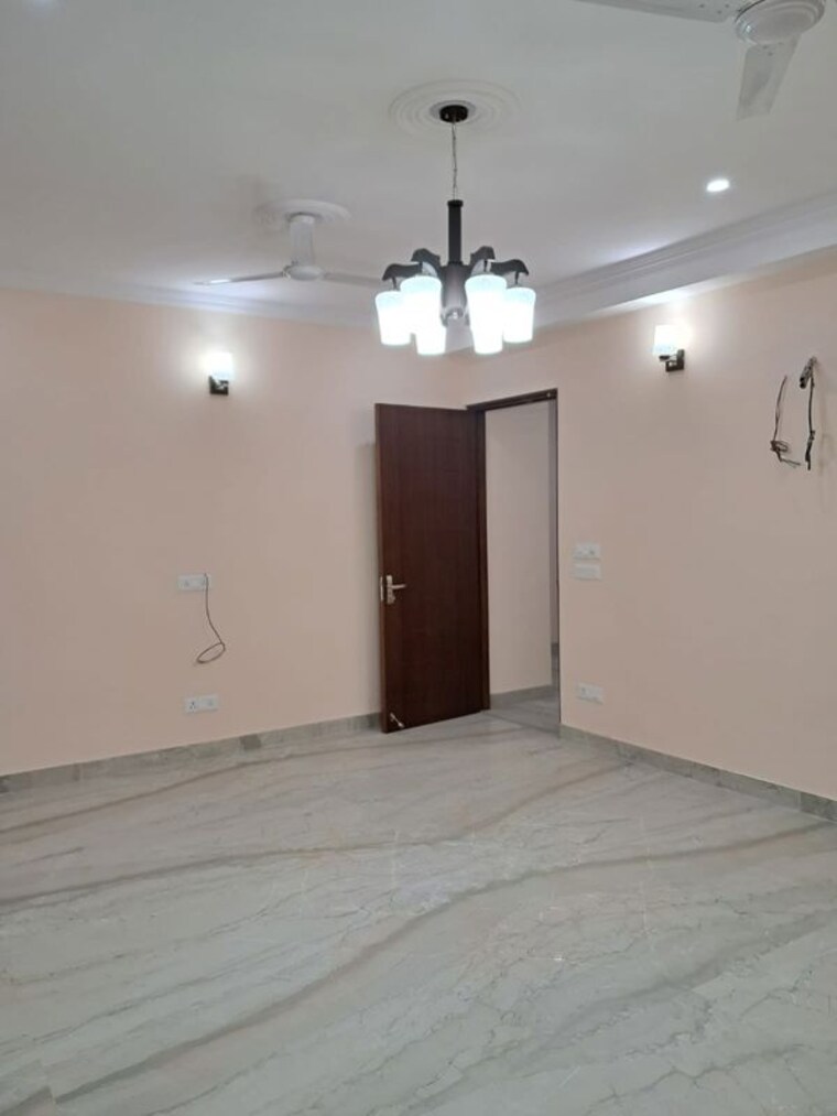 Room, chittaranjan park 3 Bedroom 260 Sq.Yd. Builder Floor In Chittaranjan Park Delhi 10505839