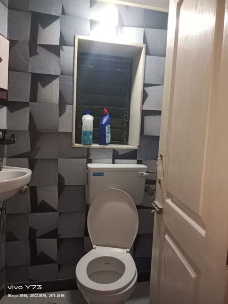 Bathroom, bandra west 1 Bedroom 500 Sq.Ft. Apartment In Bandra West Mumbai 10505874