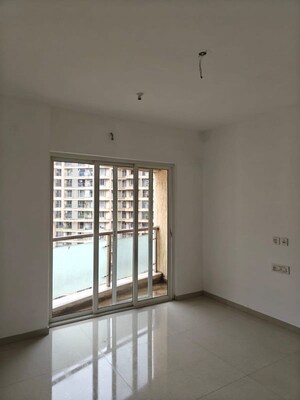 Room in 2 BHK Apartment at Dosti Group Imperia, Manpada – for Sale