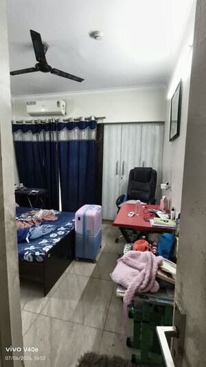 Team Area in 2 BHK Apartment at Gaur City 7th Avenue, Sector 4 Greater Noida – for Rent