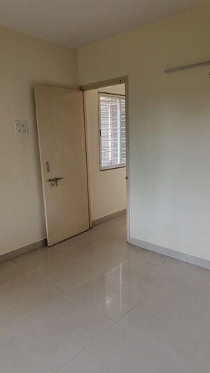 Room in 3 BHK Apartment at Parvati Industrial Estate – for Rent