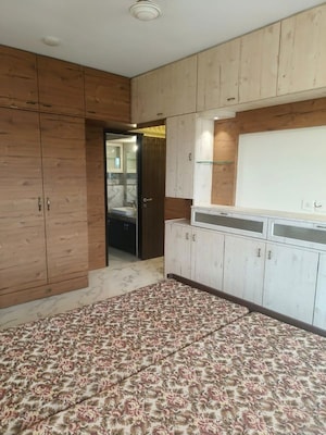 Room in 2 BHK Apartment at Raheja Ridgewood, Goregaon East – for Sale
