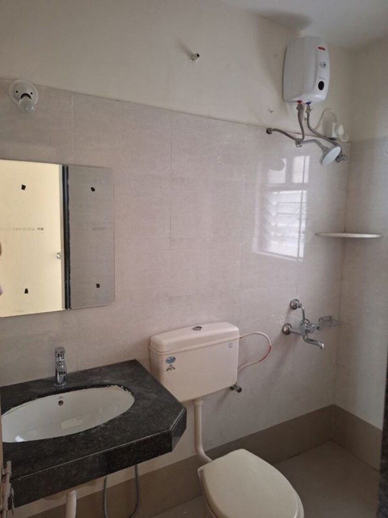 Bathroom, mont-vert-avion 2 Bedroom 850 Sq.Ft. Apartment In Pashan Pune 10505923