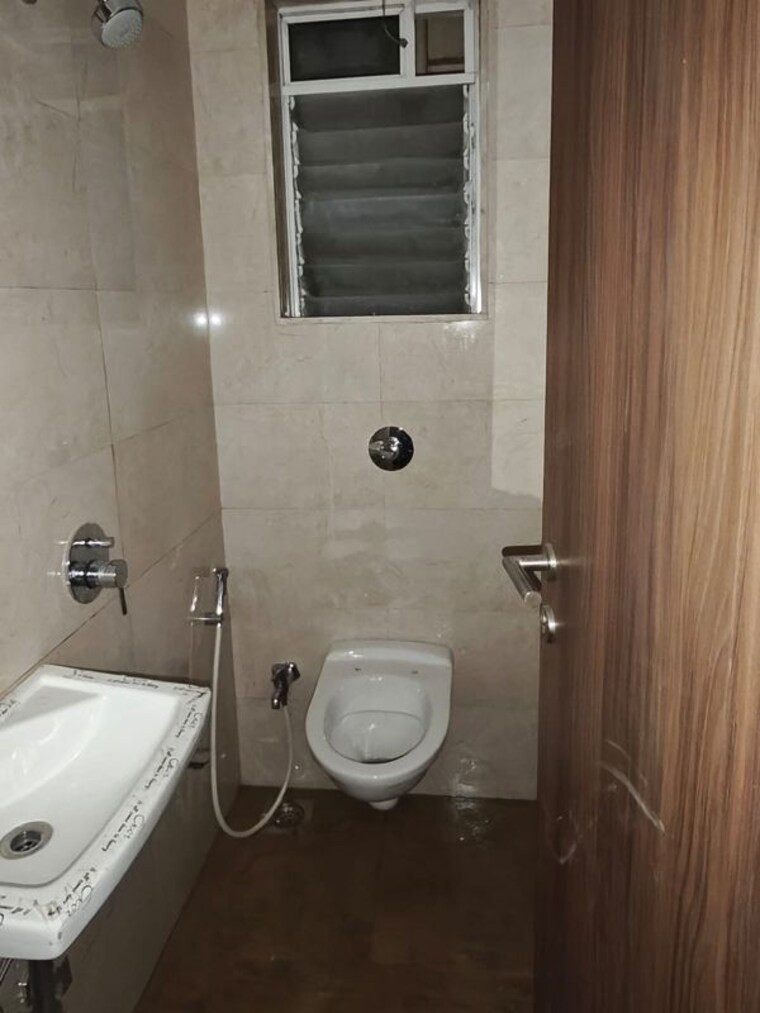 Bathroom, dosti-group-imperia 3 Bedroom 1315 Sq.Ft. Apartment In Manpada Thane 10505934