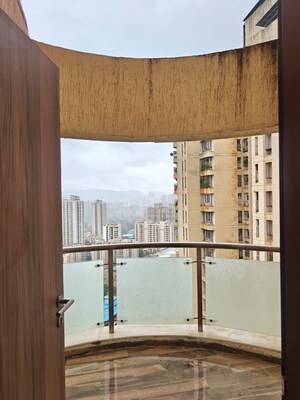 Room in 3 BHK Apartment at Dosti Group Imperia, Manpada – for Sale