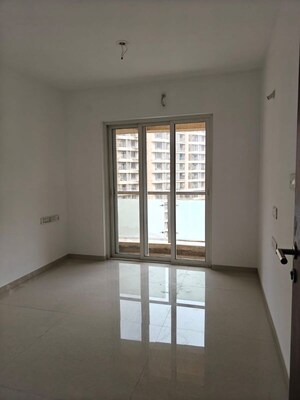 Room in 4 BHK Apartment at Dosti Group Imperia, Manpada – for Sale