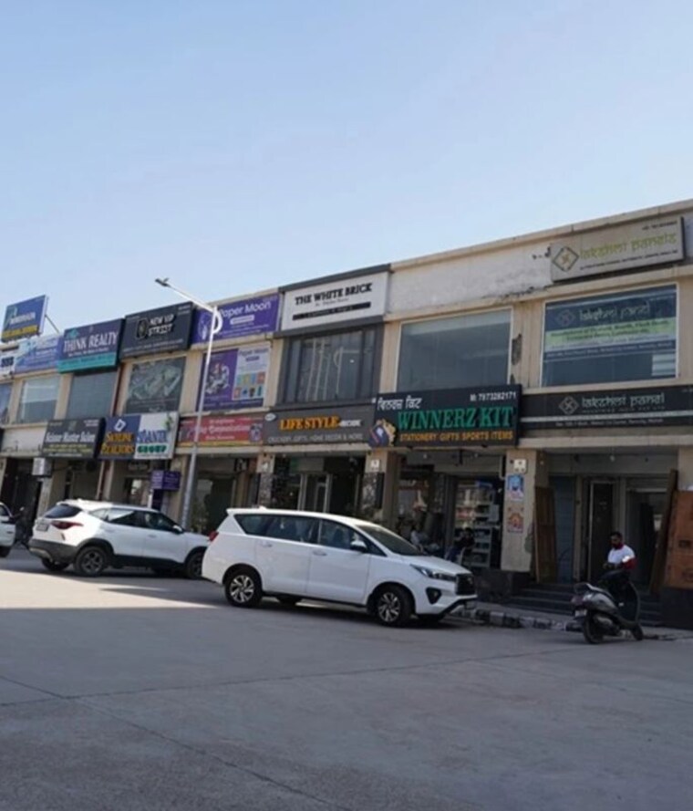  Parking, aerocity Commercial Showroom 5000 Sq.Ft. In Aerocity Mohali 10505915