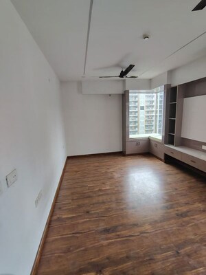 Room in 3 BHK Apartment at Rishita Manhattan, Gomti Nagar – for Rent
