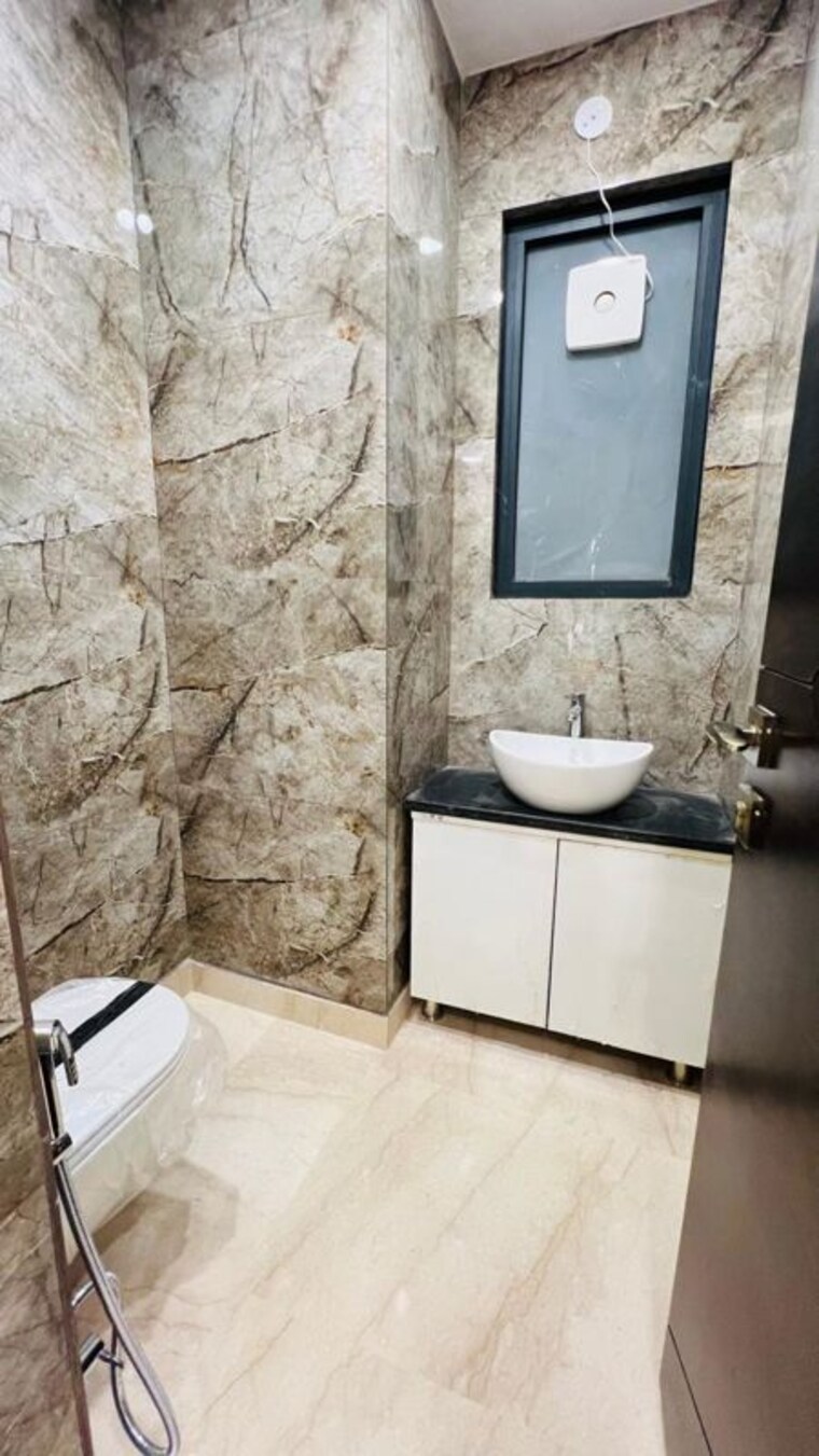 Bathroom, unitech-the-close-north 3 Bedroom 2605 Sq.Ft. Apartment In Sector 50 Gurgaon 10505972