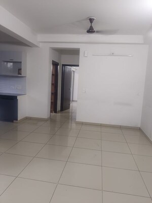 3 BHK Apartment For Rent in Gulshan Bellina, Sector 16 Greater Noida
