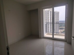 Room in 2 BHK Apartment at Eldeco Live By The Greens, Sector 150 – for Sale