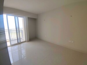 Room in 2 BHK Apartment at Eldeco Live By The Greens, Sector 150 – for Sale