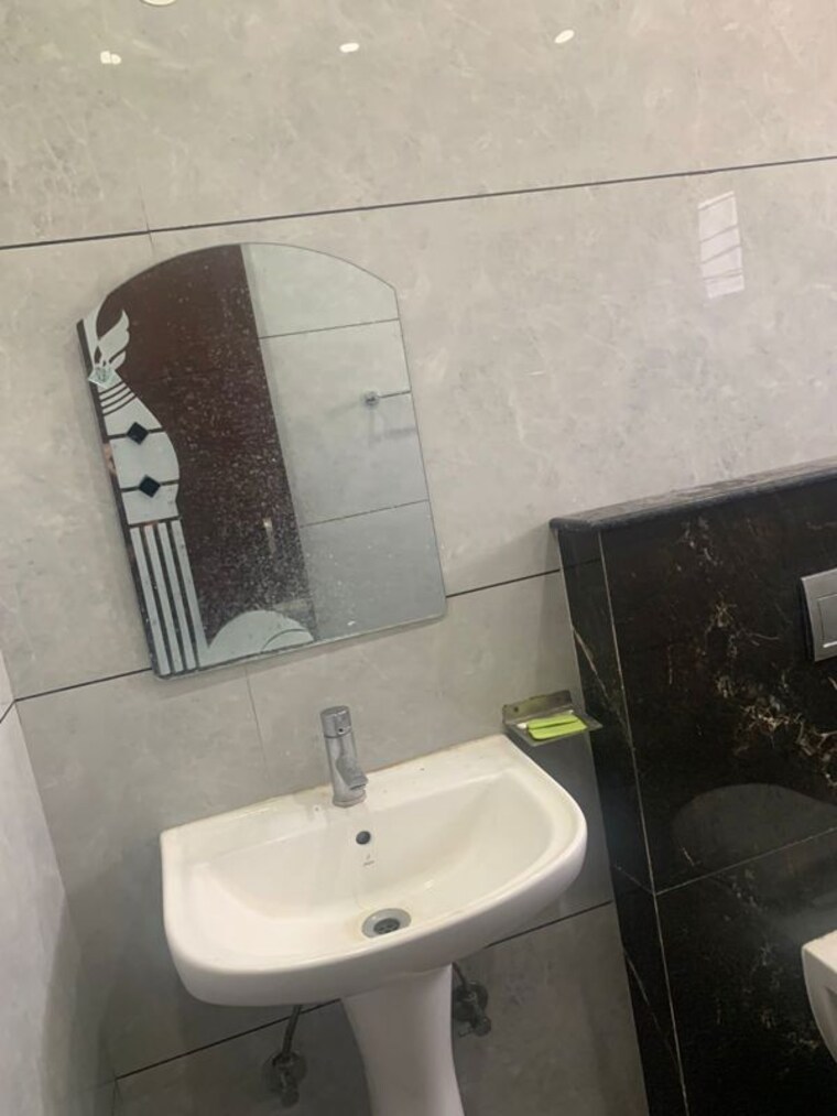 Bathroom, aerocity 3 Bedroom 250 Sq.Ft. Builder Floor In Aerocity Mohali 10506023