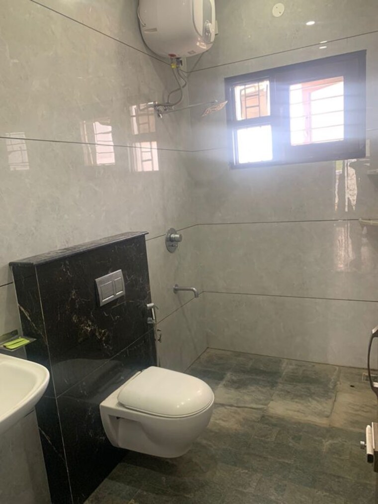 Bathroom, aerocity 3 Bedroom 250 Sq.Ft. Builder Floor In Aerocity Mohali 10506023