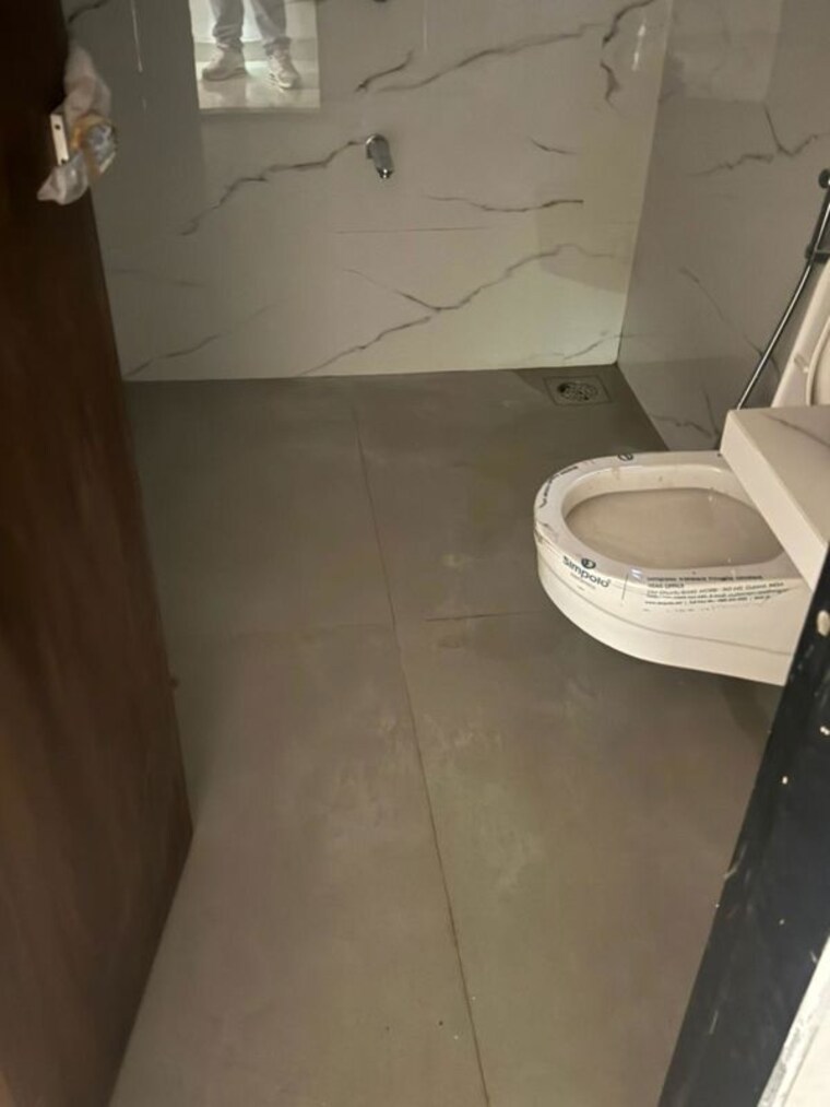 Bathroom, dadar west 2 Bedroom 600 Sq.Ft. Apartment In Dadar West Mumbai 10506027