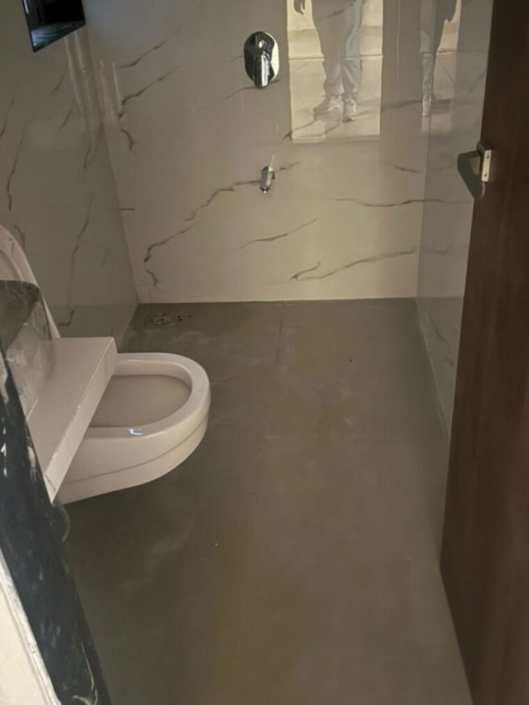 Bathroom, dadar west 2 Bedroom 600 Sq.Ft. Apartment In Dadar West Mumbai 10506027