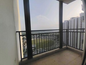 Room in 3 BHK Apartment at Eldeco Live By The Greens, Sector 150 – for Sale