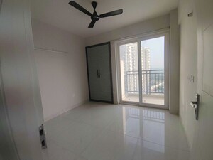 Room in 3 BHK Apartment at Eldeco Live By The Greens, Sector 150 – for Sale