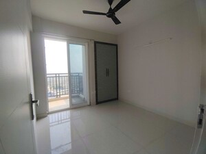 Room in 3 BHK Apartment at Eldeco Live By The Greens, Sector 150 – for Sale