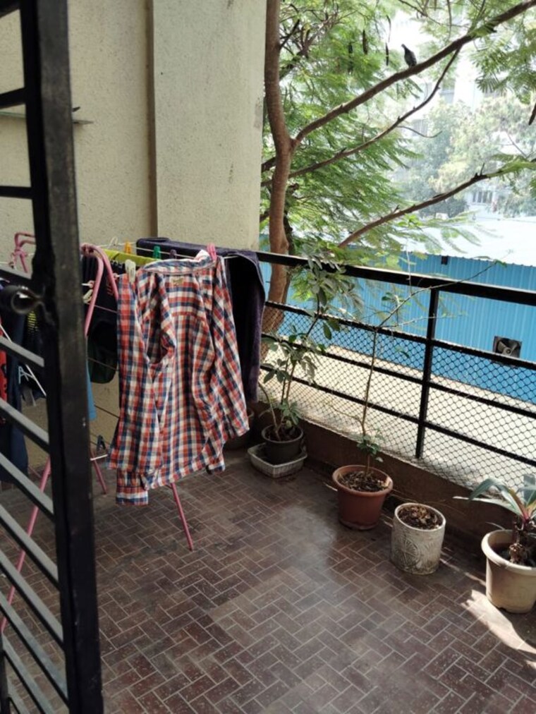 Balcony, kusum-kunj 3 Bedroom 1400 Sq.Ft. Apartment In Prabhat Road Pune 10506034
