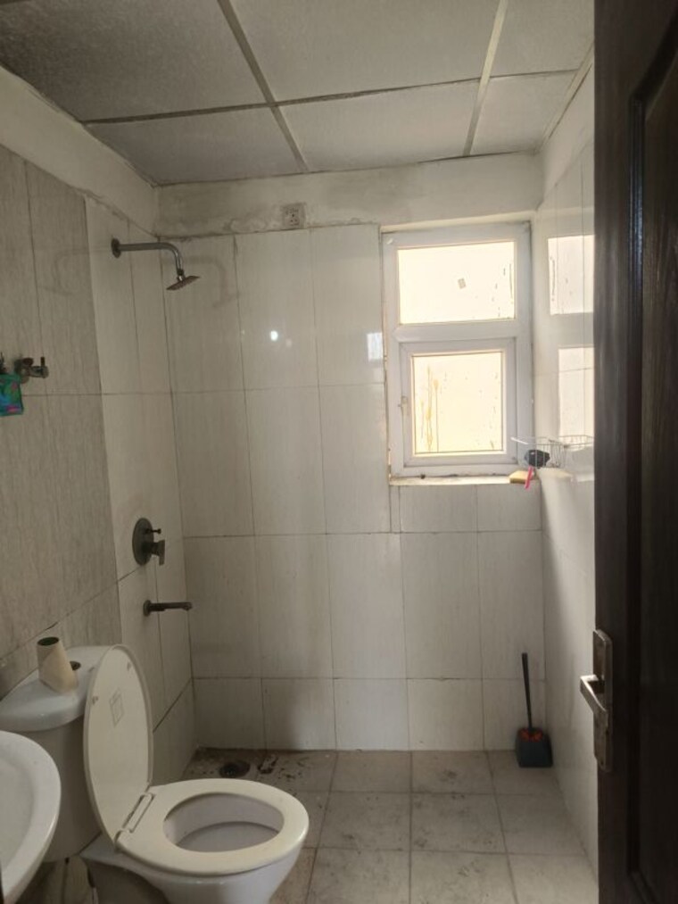 Bathroom, amrapali-silicon-city 2.5 Bedroom 1108 Sq.Ft. Apartment In Sector 76 Noida 10506069