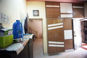 Furnished Amenities in 3 BHK Independent House at Krishna Nagar – for Sale